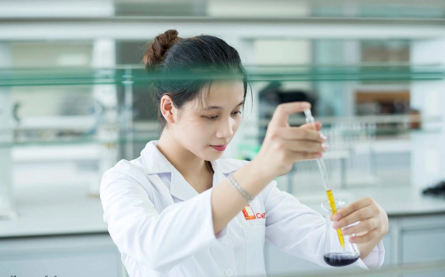 Tạo cơ hội để nữ sinh làm chủ khoa học và công nghệ
